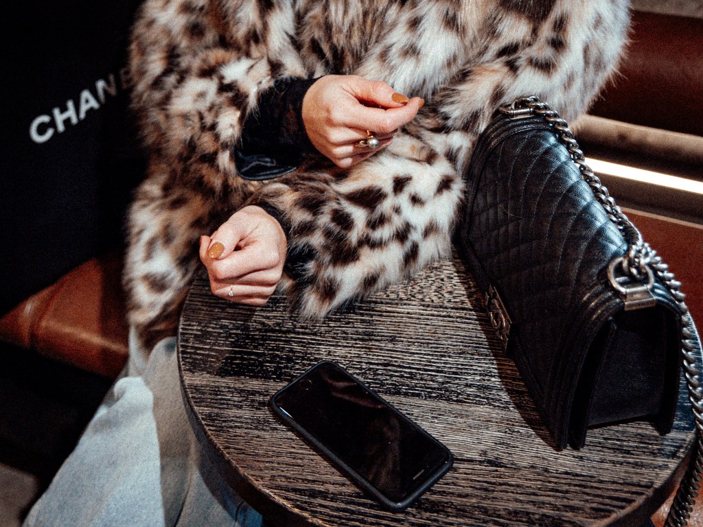 Detailbeeld van de creatieve workflow achter social media contentpakketten